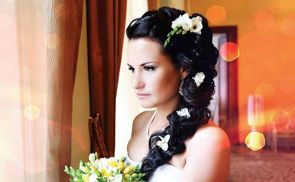 Прическа невесты с цветами