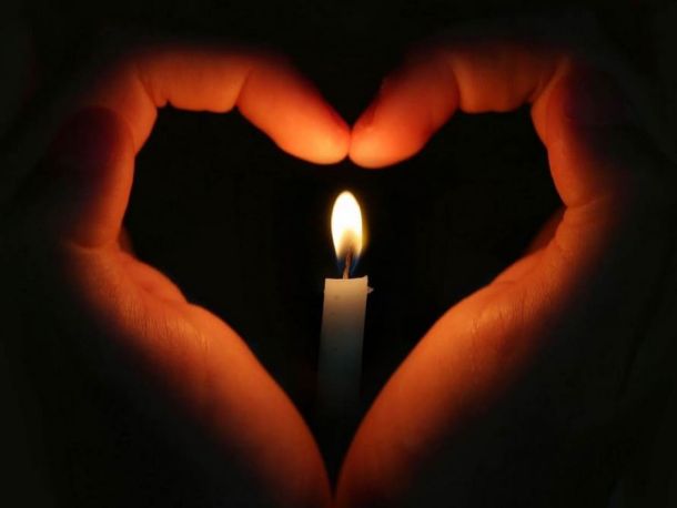 Свеча в руках