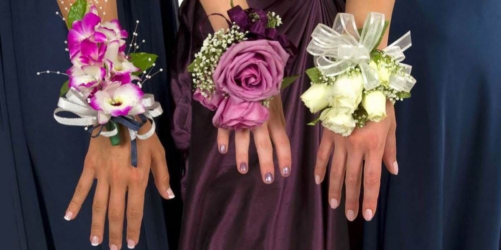 Браслет подружки невесты на руке