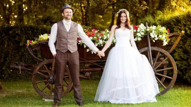 Молодожены