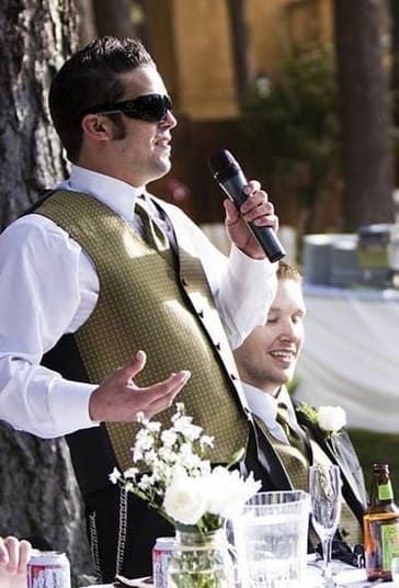 Мужчина с микрофоном