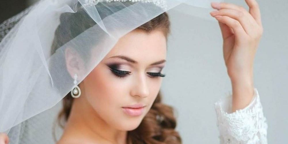 Невеста с наложенным макияжем
